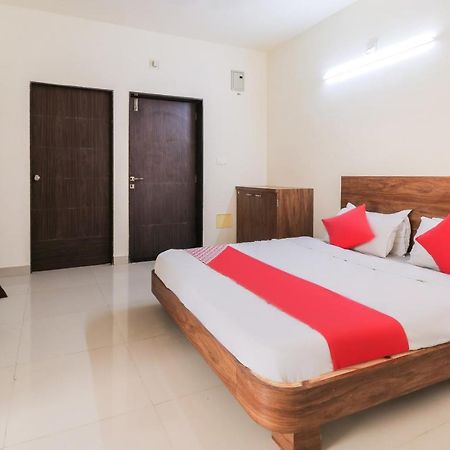 Oyo 63903 Hotel Shree Ram Villa Dwārka Esterno foto