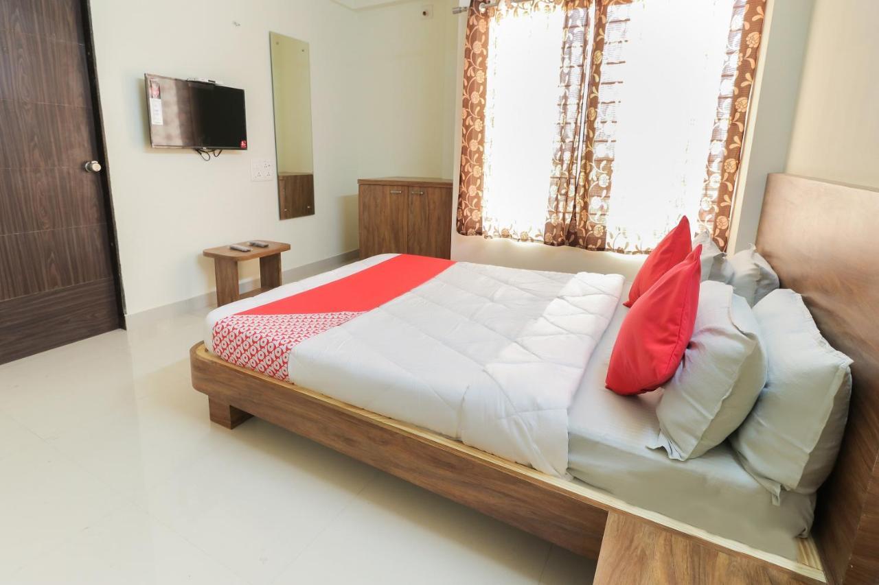 Oyo 63903 Hotel Shree Ram Villa Dwārka Esterno foto