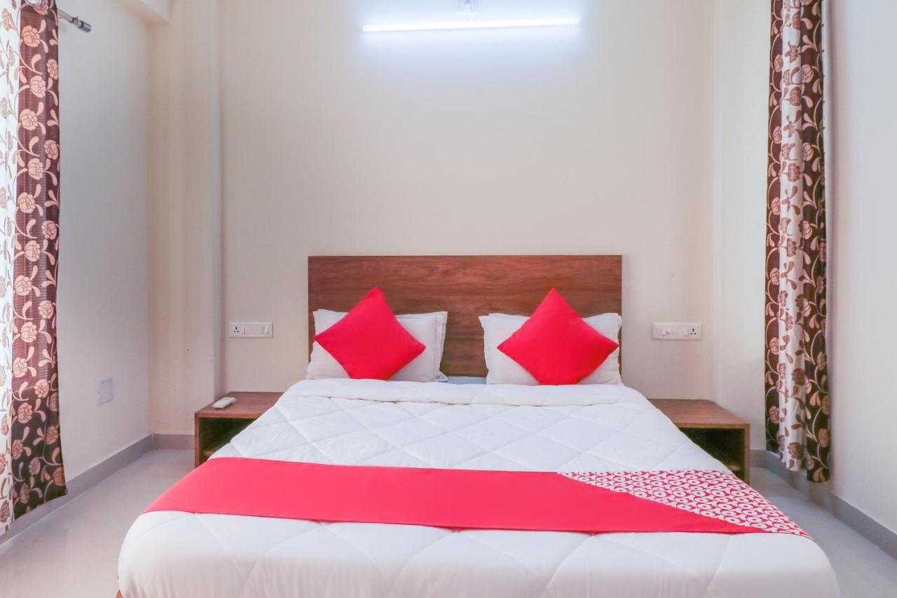Oyo 63903 Hotel Shree Ram Villa Dwārka Esterno foto