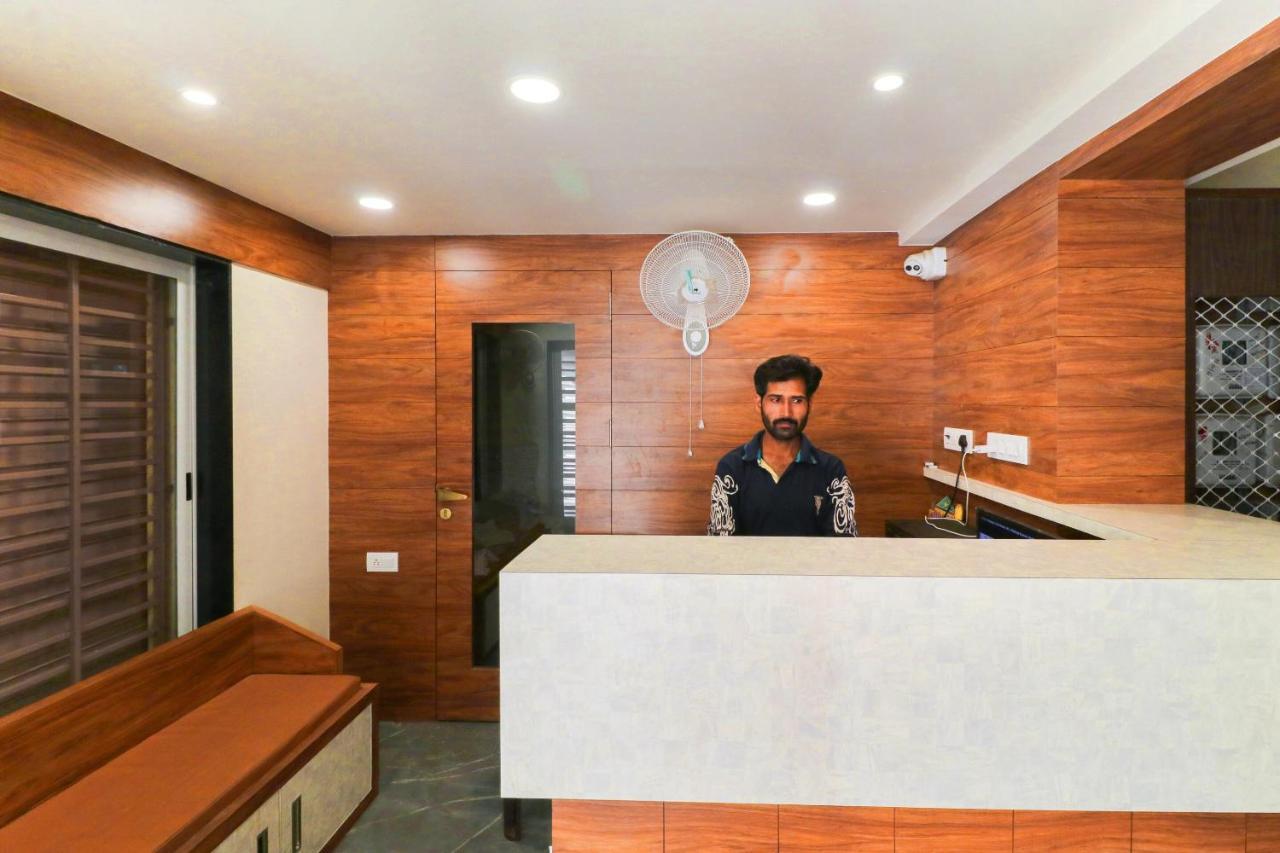 Oyo 63903 Hotel Shree Ram Villa Dwārka Esterno foto