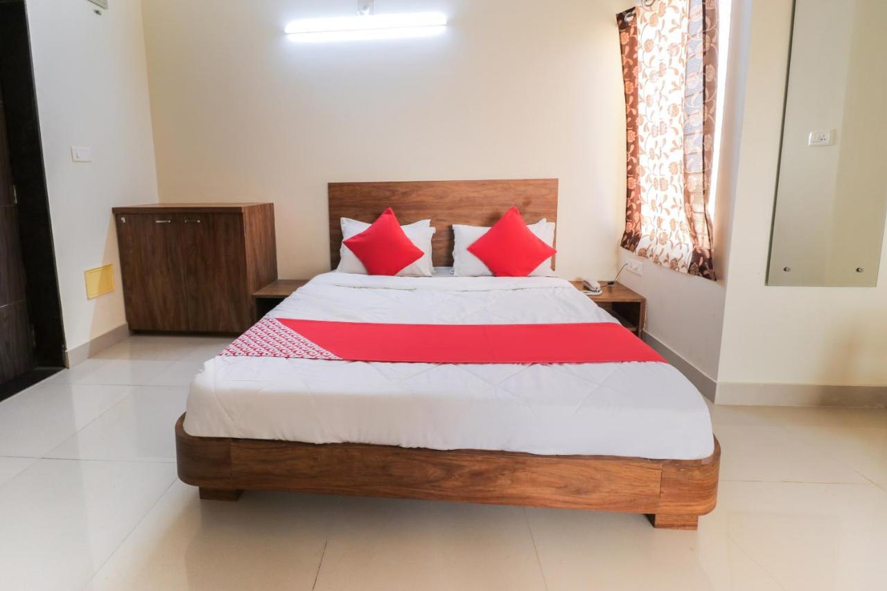 Oyo 63903 Hotel Shree Ram Villa Dwārka Esterno foto